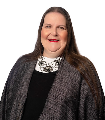 Portrait of Elise Simpson Einselen, REALTOR®.